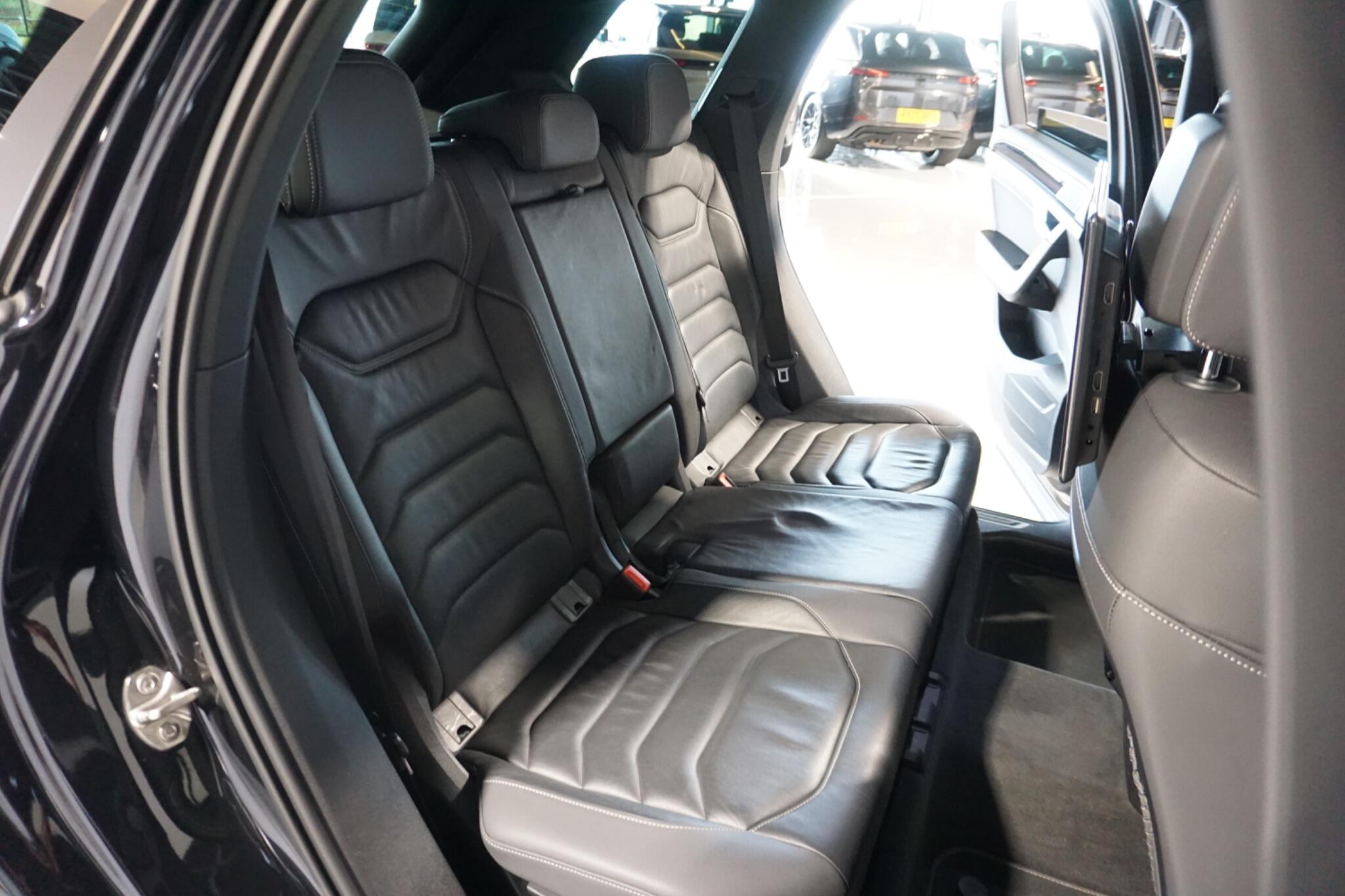 Volkswagen Touareg 3.0 TDI V6 Black Edition SUV 5dr Diesel Tiptronic 4Motion Euro 6 (s/s) (286 ps)